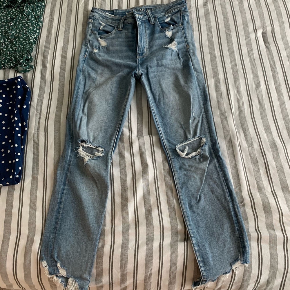 Brand new American Eagle Jeans, NEVER worn. Size 6